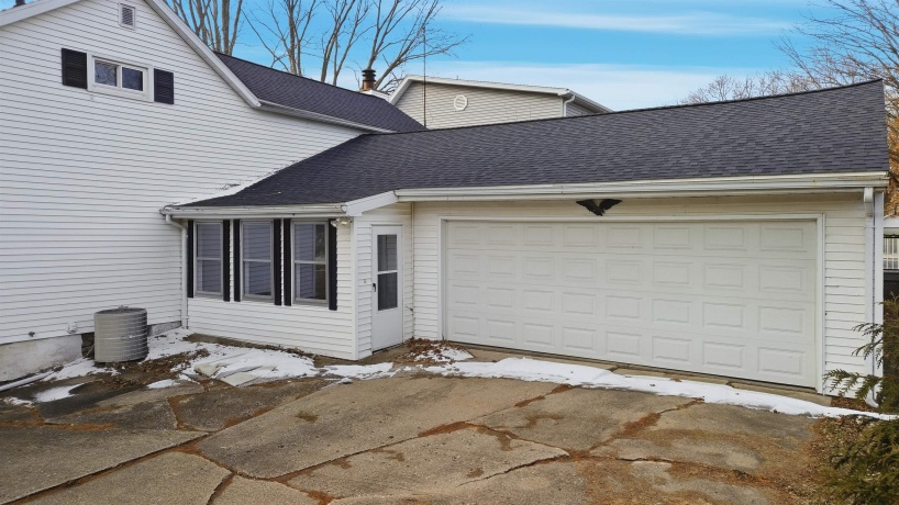 102 Winfield, MORRISON, Illinois 61270, 4 Bedrooms Bedrooms, ,2 BathroomsBathrooms,House,For Sale,Winfield,202600079