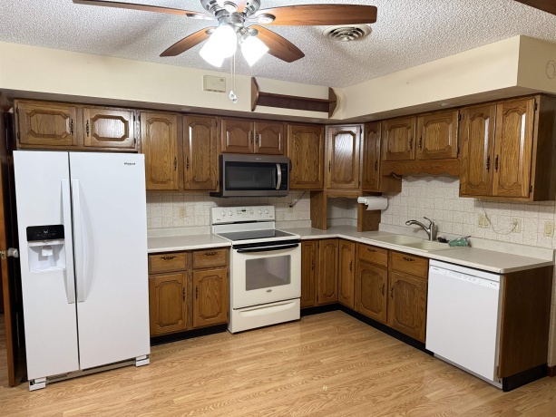 559 Greenfield, FREEPORT, Illinois 61032, 3 Bedrooms Bedrooms, ,2 BathroomsBathrooms,House,For Sale,Greenfield,202600090