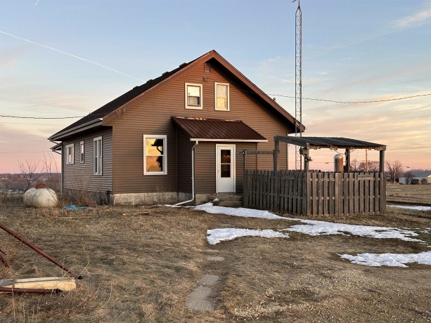 2750 Henderson, FREEPORT, Illinois 61032, 3 Bedrooms Bedrooms, ,1 BathroomBathrooms,House,For Sale,Henderson,202600091