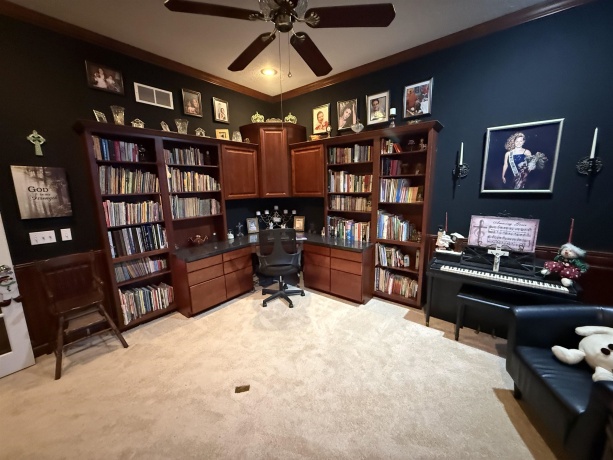 649 Roxbury, ROCKFORD, Illinois 61107, 5 Bedrooms Bedrooms, ,3 BathroomsBathrooms,House,For Sale,Roxbury,202507615