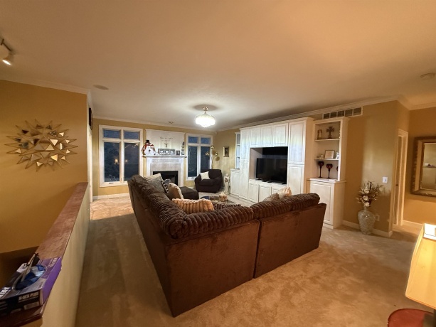 649 Roxbury, ROCKFORD, Illinois 61107, 5 Bedrooms Bedrooms, ,3 BathroomsBathrooms,House,For Sale,Roxbury,202507615