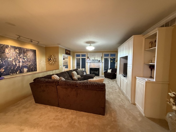 649 Roxbury, ROCKFORD, Illinois 61107, 5 Bedrooms Bedrooms, ,3 BathroomsBathrooms,House,For Sale,Roxbury,202507615