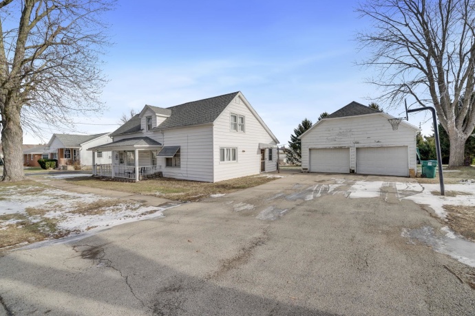 220 Hager, MILLEDGEVILLE, Illinois 61051, 3 Bedrooms Bedrooms, ,2 BathroomsBathrooms,House,For Sale,Hager,202600092