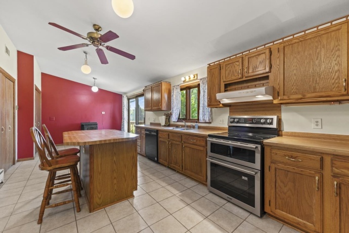 1005 Autumn, LAKE SUMMERSET, Illinois 61019, 3 Bedrooms Bedrooms, ,3 BathroomsBathrooms,House,For Sale,Autumn,202505450