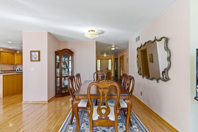 810 Southgate, LAKE SUMMERSET, Illinois 61019, 4 Bedrooms Bedrooms, ,3 BathroomsBathrooms,House,For Sale,Southgate,202506290