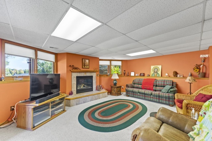 810 Southgate, LAKE SUMMERSET, Illinois 61019, 4 Bedrooms Bedrooms, ,3 BathroomsBathrooms,House,For Sale,Southgate,202506290