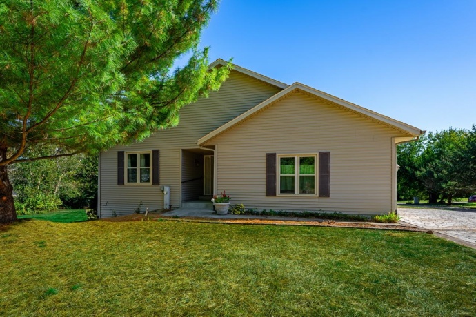 810 Southgate, LAKE SUMMERSET, Illinois 61019, 4 Bedrooms Bedrooms, ,3 BathroomsBathrooms,House,For Sale,Southgate,202506290