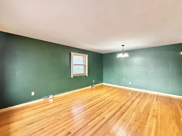 4012 Pleasant Valley, ROCKFORD, Illinois 61114, 3 Bedrooms Bedrooms, ,1 BathroomBathrooms,House,For Sale,Pleasant Valley,202600142