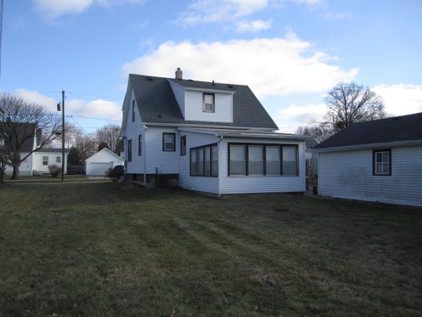1107 MAIN, BELVIDERE, Illinois 61008, 2 Bedrooms Bedrooms, ,2 BathroomsBathrooms,House,For Sale,MAIN,202600162