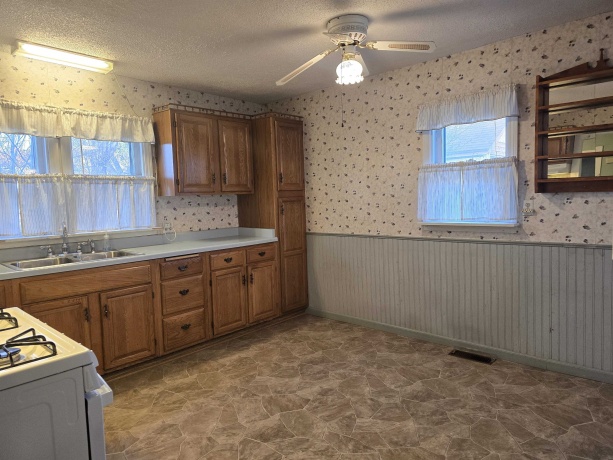 320 Westmoreland, ROCKFORD, Illinois 61102, 3 Bedrooms Bedrooms, ,1 BathroomBathrooms,House,For Sale,Westmoreland,202600175