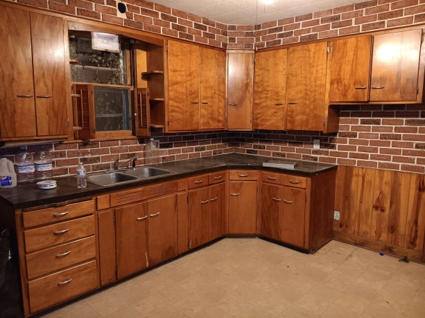 409 Avon, FREEPORT, Illinois 61032, 3 Bedrooms Bedrooms, ,1 BathroomBathrooms,House,For Sale,Avon,202600176