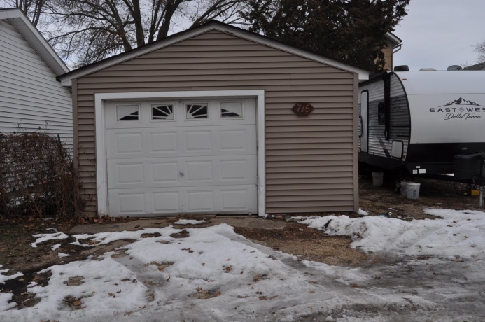 715 Ringold, FREEPORT, Illinois 61032, 2 Bedrooms Bedrooms, ,1 BathroomBathrooms,House,For Sale,Ringold,202600179