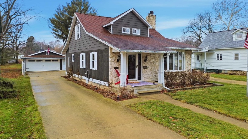 705 Institute, DIXON, Illinois 61021, 3 Bedrooms Bedrooms, ,1 BathroomBathrooms,House,For Sale,Institute,202600187