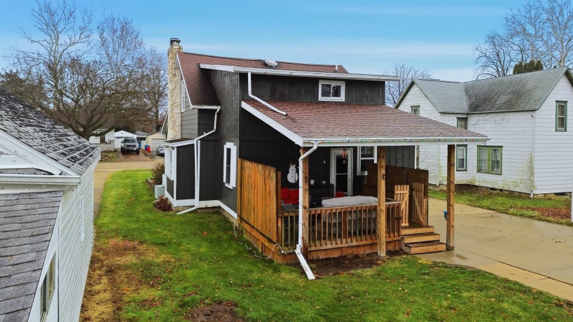 705 Institute, DIXON, Illinois 61021, 3 Bedrooms Bedrooms, ,1 BathroomBathrooms,House,For Sale,Institute,202600187