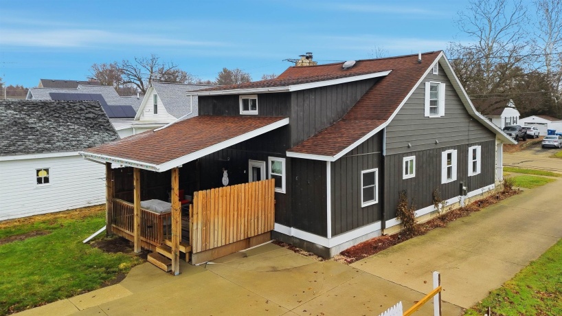 705 Institute, DIXON, Illinois 61021, 3 Bedrooms Bedrooms, ,1 BathroomBathrooms,House,For Sale,Institute,202600187