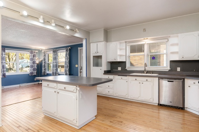 2310 Broadway, ROCKFORD, Illinois 61104, 4 Bedrooms Bedrooms, ,2 BathroomsBathrooms,House,For Sale,Broadway,202506964