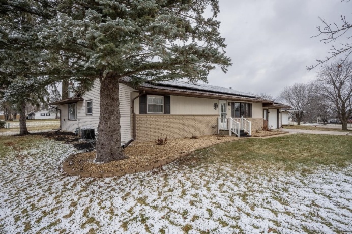 304 LUMAR, PEARL CITY, Illinois 61062, 2 Bedrooms Bedrooms, ,2 BathroomsBathrooms,House,For Sale,LUMAR,202600198