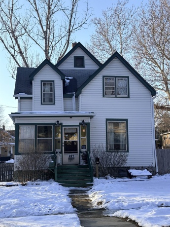 227 London, ROCKFORD, Illinois 61104, 5 Bedrooms Bedrooms, ,2 BathroomsBathrooms,House,For Sale,London,202507613