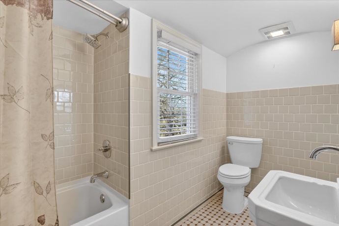 422 Gardiner, ROCKFORD, Illinois 61107, 3 Bedrooms Bedrooms, ,2 BathroomsBathrooms,House,For Sale,Gardiner,202600200