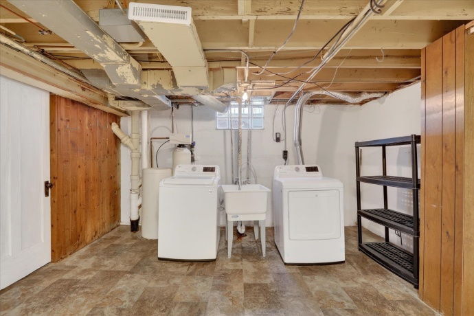 422 Gardiner, ROCKFORD, Illinois 61107, 3 Bedrooms Bedrooms, ,2 BathroomsBathrooms,House,For Sale,Gardiner,202600200