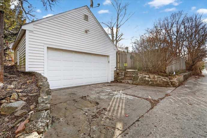 422 Gardiner, ROCKFORD, Illinois 61107, 3 Bedrooms Bedrooms, ,2 BathroomsBathrooms,House,For Sale,Gardiner,202600200