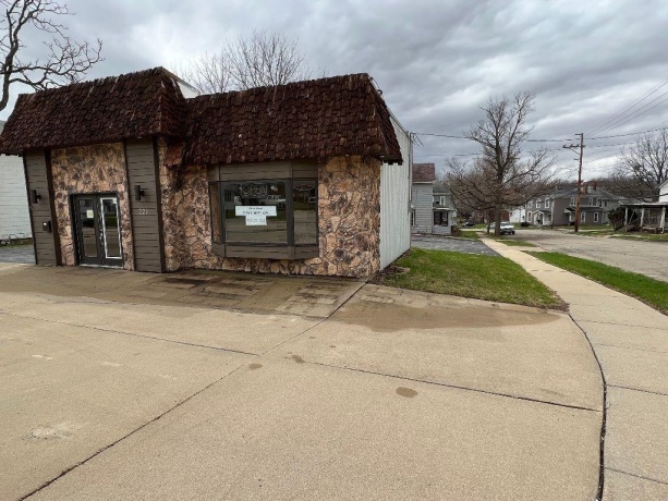 221 Galena, FREEPORT, Illinois 61032, ,Commercial,For Sale,Galena,202600230