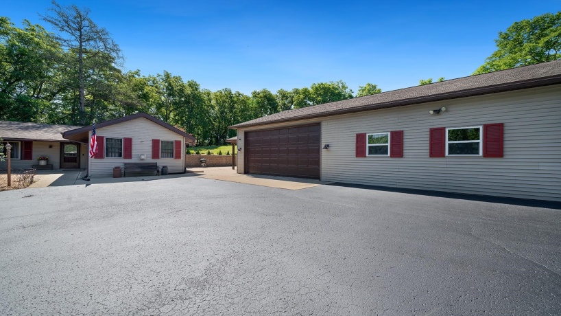 1101 Spring Creek, OREGON, Illinois 61061, 3 Bedrooms Bedrooms, ,2 BathroomsBathrooms,House,For Sale,Spring Creek,202504281