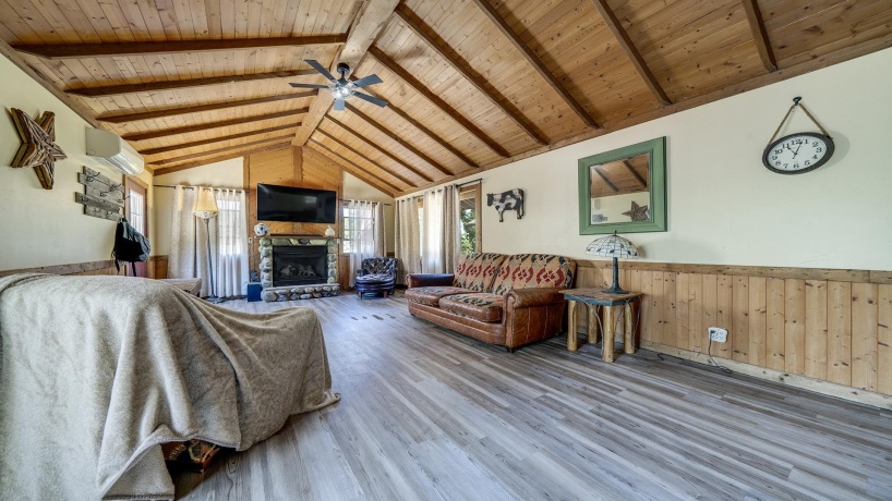 1101 Spring Creek, OREGON, Illinois 61061, 3 Bedrooms Bedrooms, ,2 BathroomsBathrooms,House,For Sale,Spring Creek,202504281