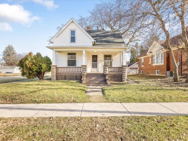 1004 15th, ROCKFORD, Illinois 61104, 4 Bedrooms Bedrooms, ,1 BathroomBathrooms,House,For Sale,15th,202600231