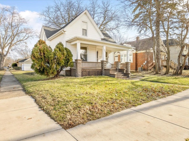 1004 15th, ROCKFORD, Illinois 61104, 4 Bedrooms Bedrooms, ,1 BathroomBathrooms,House,For Sale,15th,202600231