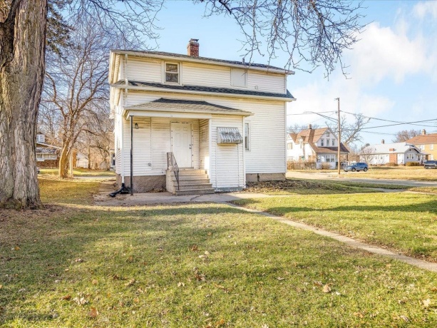 1004 15th, ROCKFORD, Illinois 61104, 4 Bedrooms Bedrooms, ,1 BathroomBathrooms,House,For Sale,15th,202600231