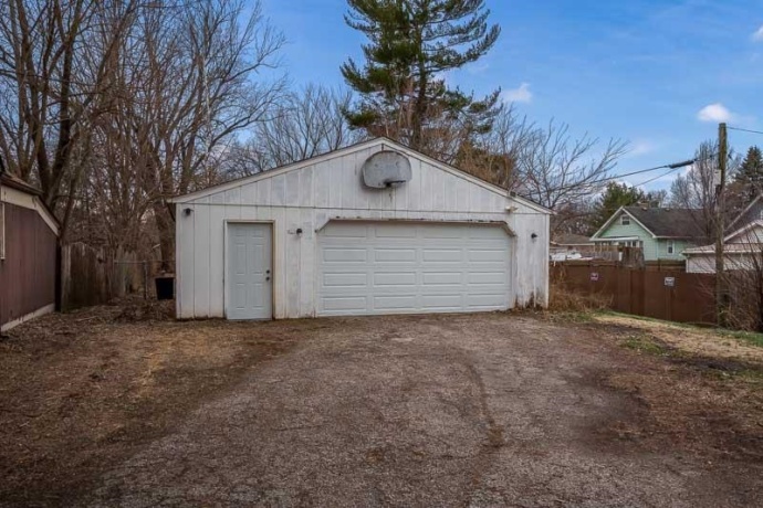 207 River Park Rd, LOVES PARK, Illinois 61111, 3 Bedrooms Bedrooms, ,2 BathroomsBathrooms,House,For Sale,River Park Rd,202600232