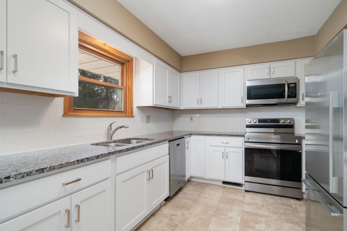 2209 Edgebrook, ROCKFORD, Illinois 61107, 2 Bedrooms Bedrooms, ,2 BathroomsBathrooms,House,For Sale,Edgebrook,202600233