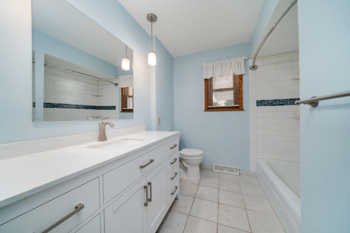 2209 Edgebrook, ROCKFORD, Illinois 61107, 2 Bedrooms Bedrooms, ,2 BathroomsBathrooms,House,For Sale,Edgebrook,202600233