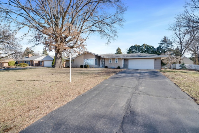 2209 Edgebrook, ROCKFORD, Illinois 61107, 2 Bedrooms Bedrooms, ,2 BathroomsBathrooms,House,For Sale,Edgebrook,202600233