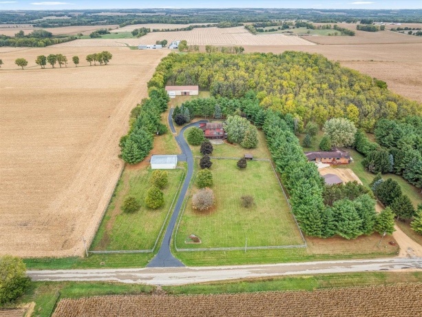 9104 Weber, RIDOTT, Illinois 61067, 4 Bedrooms Bedrooms, ,3 BathroomsBathrooms,House,For Sale,Weber,202506372