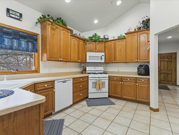 625 Lake Summerset, LAKE SUMMERSET, Illinois 61019, 2 Bedrooms Bedrooms, ,3 BathroomsBathrooms,House,For Sale,Lake Summerset,202600235