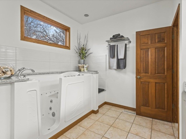 625 Lake Summerset, LAKE SUMMERSET, Illinois 61019, 2 Bedrooms Bedrooms, ,3 BathroomsBathrooms,House,For Sale,Lake Summerset,202600235