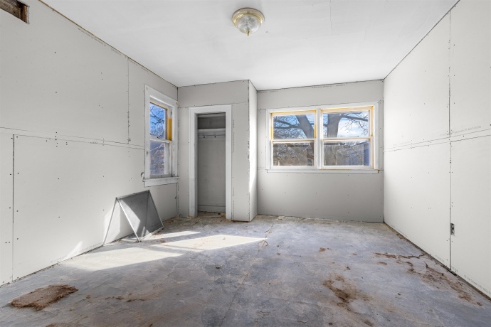 416 Horsman, ROCKFORD, Illinois 61101, ,5+ Units,For Sale,Horsman,202600243