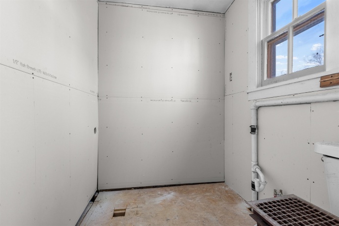 416 Horsman, ROCKFORD, Illinois 61101, ,5+ Units,For Sale,Horsman,202600243