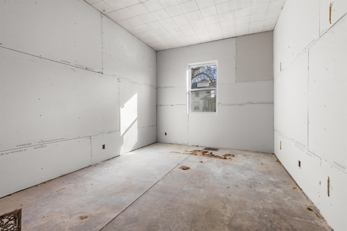 416 Horsman, ROCKFORD, Illinois 61101, ,5+ Units,For Sale,Horsman,202600243