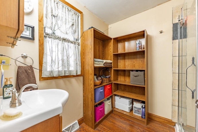 612 Chicago, BELVIDERE, Illinois 61008, 4 Bedrooms Bedrooms, ,1 BathroomBathrooms,House,For Sale,Chicago,202600244