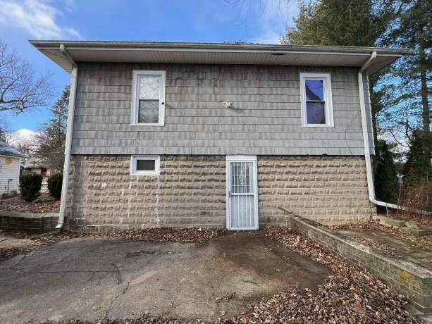 137 Stewart, FREEPORT, Illinois 61032, 3 Bedrooms Bedrooms, ,1 BathroomBathrooms,House,For Sale,Stewart,202600251