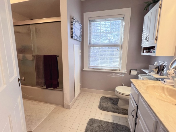 2037 Clinton, ROCKFORD, Illinois 61103, 3 Bedrooms Bedrooms, ,1 BathroomBathrooms,House,For Sale,Clinton,202600255