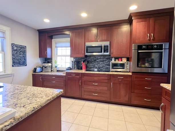 2037 Clinton, ROCKFORD, Illinois 61103, 3 Bedrooms Bedrooms, ,1 BathroomBathrooms,House,For Sale,Clinton,202600255