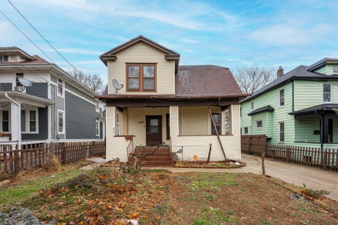 425 Hinkley, ROCKFORD, Illinois 61101, 4 Bedrooms Bedrooms, ,2 BathroomsBathrooms,House,For Sale,Hinkley,202600257