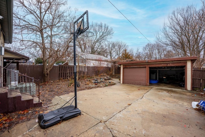 425 Hinkley, ROCKFORD, Illinois 61101, 4 Bedrooms Bedrooms, ,2 BathroomsBathrooms,House,For Sale,Hinkley,202600257