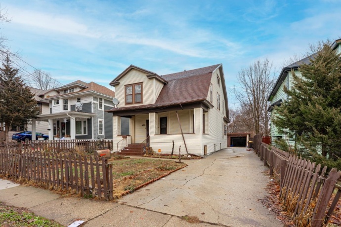 425 Hinkley, ROCKFORD, Illinois 61101, 4 Bedrooms Bedrooms, ,2 BathroomsBathrooms,House,For Sale,Hinkley,202600257