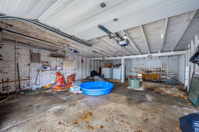 425 Hinkley, ROCKFORD, Illinois 61101, 4 Bedrooms Bedrooms, ,2 BathroomsBathrooms,House,For Sale,Hinkley,202600257