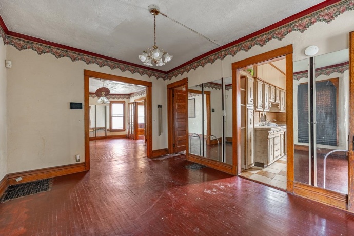 425 Hinkley, ROCKFORD, Illinois 61101, 4 Bedrooms Bedrooms, ,2 BathroomsBathrooms,House,For Sale,Hinkley,202600257